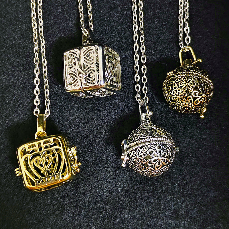 Vintage Brass Hollow Ball Lock - огляд і ціна Diffuser Necklace Locket